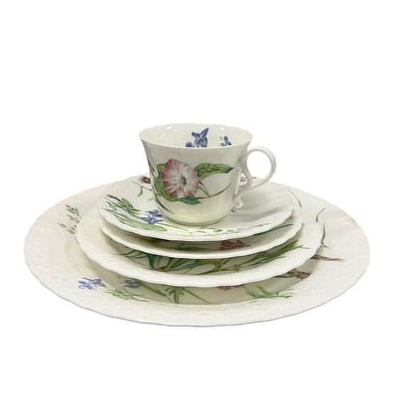 Vintage Floral Medley collection by Mikasa
 5 Piece Place Setting - Picture 2 of 9